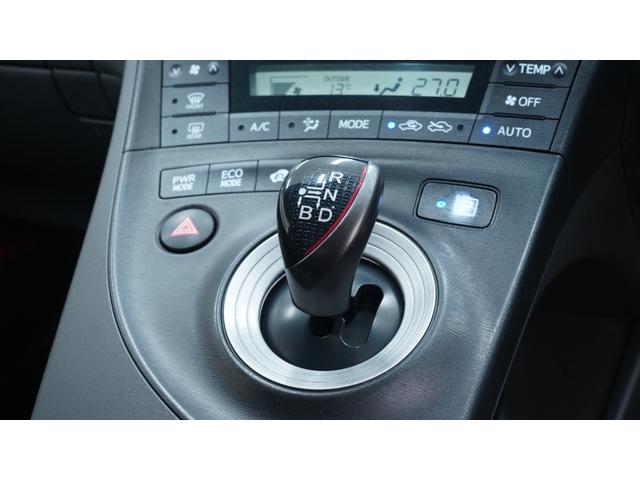 プリウス Ｓ　社外ナビ　フルセグＴＶ　ＣＤ／ＤＶＤ　Ｂｌｕｅｔｏｏｔｈ　バックカメラ　スマートキー　クルーズコントロール　ＡＵＴＯライト　ＡＵＴＯエアコン　ステアリングスイッチ　電動格納ドアミラーウィンカー　ＥＴＣ（28枚目）