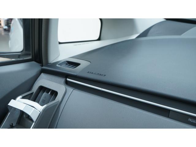 プリウス Ｓ　社外ナビ　フルセグＴＶ　ＣＤ／ＤＶＤ　Ｂｌｕｅｔｏｏｔｈ　バックカメラ　スマートキー　クルーズコントロール　ＡＵＴＯライト　ＡＵＴＯエアコン　ステアリングスイッチ　電動格納ドアミラーウィンカー　ＥＴＣ（32枚目）