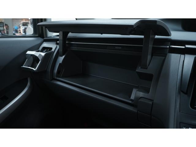 プリウス Ｓ　社外ナビ　フルセグＴＶ　ＣＤ／ＤＶＤ　Ｂｌｕｅｔｏｏｔｈ　バックカメラ　スマートキー　クルーズコントロール　ＡＵＴＯライト　ＡＵＴＯエアコン　ステアリングスイッチ　電動格納ドアミラーウィンカー　ＥＴＣ（34枚目）