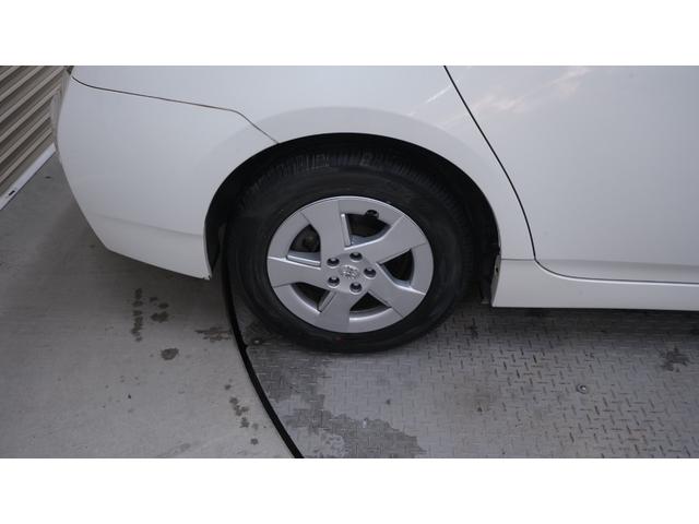 プリウス Ｓ　社外ナビ　フルセグＴＶ　ＣＤ／ＤＶＤ　Ｂｌｕｅｔｏｏｔｈ　バックカメラ　スマートキー　クルーズコントロール　ＡＵＴＯライト　ＡＵＴＯエアコン　ステアリングスイッチ　電動格納ドアミラーウィンカー　ＥＴＣ（54枚目）