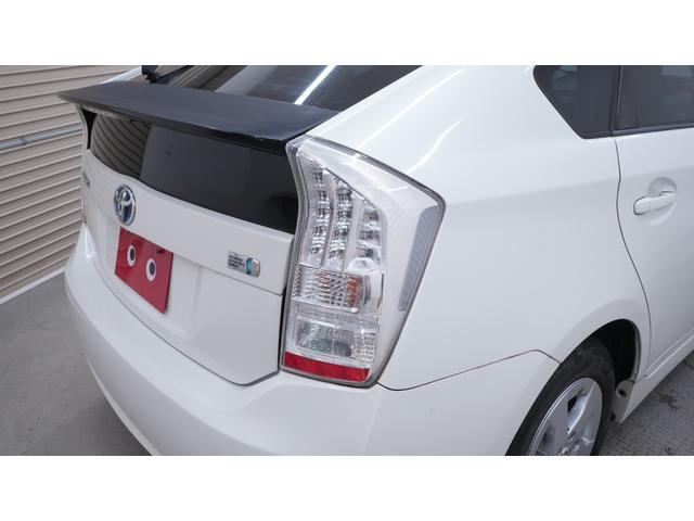 プリウス Ｓ　社外ナビ　フルセグＴＶ　ＣＤ／ＤＶＤ　Ｂｌｕｅｔｏｏｔｈ　バックカメラ　スマートキー　クルーズコントロール　ＡＵＴＯライト　ＡＵＴＯエアコン　ステアリングスイッチ　電動格納ドアミラーウィンカー　ＥＴＣ（64枚目）