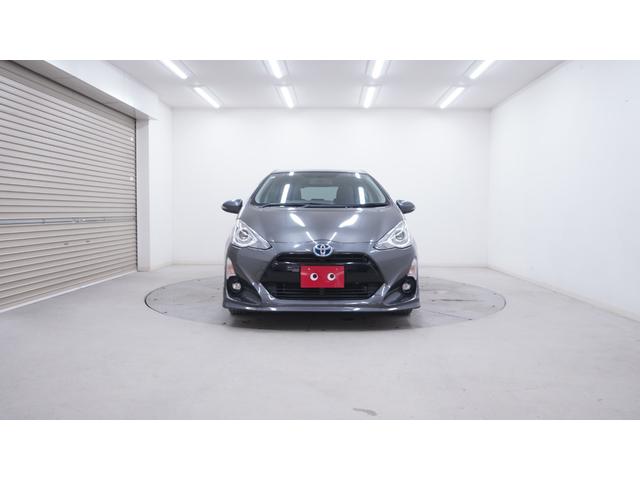 アクア Ｇブラックソフトレザーセレクション　禁煙車　中期　純正９インチＳＤナビ　フルセグＴＶ　ＣＤ再生　Ｂｌｕｅｔｏｏｔｈ対応　バックカメラ　スマートキー　プッシュスタート　ブラックレザーシート　ＬＥＤヘッドライト　ＡＵＴＯライト　ＥＴＣ（2枚目）