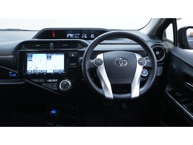 アクア Ｇブラックソフトレザーセレクション　禁煙車　中期　純正９インチＳＤナビ　フルセグＴＶ　ＣＤ再生　Ｂｌｕｅｔｏｏｔｈ対応　バックカメラ　スマートキー　プッシュスタート　ブラックレザーシート　ＬＥＤヘッドライト　ＡＵＴＯライト　ＥＴＣ（3枚目）