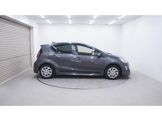 アクア Ｇブラックソフトレザーセレクション　禁煙車　中期　純正９インチＳＤナビ　フルセグＴＶ　ＣＤ再生　Ｂｌｕｅｔｏｏｔｈ対応　バックカメラ　スマートキー　プッシュスタート　ブラックレザーシート　ＬＥＤヘッドライト　ＡＵＴＯライト　ＥＴＣ（46枚目）