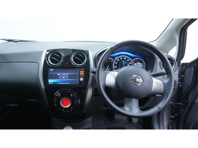 ノート メダリスト　禁煙車　純正ナビ　フルセグＴＶ　全方位モニター　スマートキー　ハーフレザーシート　エアロパーツ　電動格納ドアミラー　ＡＵＴＯライト　ＡＵＴＯエアコン　アイドリングストップ　ヘッドライトレベライザー（3枚目）