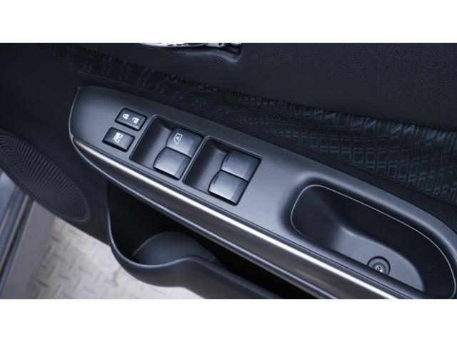 ノート メダリスト　禁煙車　純正ナビ　フルセグＴＶ　全方位モニター　スマートキー　ハーフレザーシート　エアロパーツ　電動格納ドアミラー　ＡＵＴＯライト　ＡＵＴＯエアコン　アイドリングストップ　ヘッドライトレベライザー（10枚目）