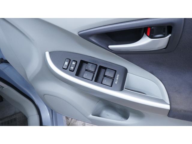 プリウス Ｓ　禁煙車　社外メモリーポータブルナビ　地デジＴＶ　ＣＤ再生　スマートキー　プッシュスタート　ＡＵＴＯエアコン　ＡＵＴＯライト　ステアリングスイッチ　電動格納ドアミラーウィンカー　ビルトインＥＴＣ（11枚目）