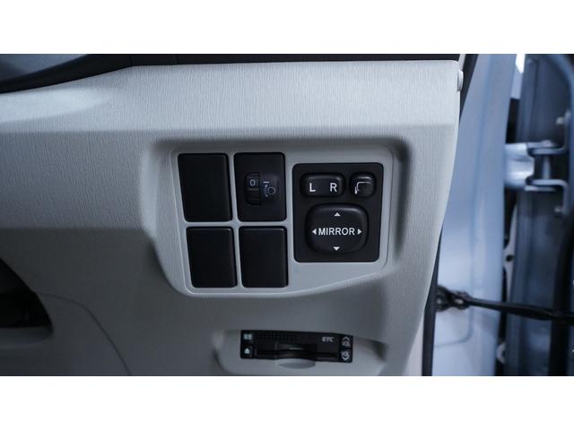 プリウス Ｓ　禁煙車　社外メモリーポータブルナビ　地デジＴＶ　ＣＤ再生　スマートキー　プッシュスタート　ＡＵＴＯエアコン　ＡＵＴＯライト　ステアリングスイッチ　電動格納ドアミラーウィンカー　ビルトインＥＴＣ（17枚目）
