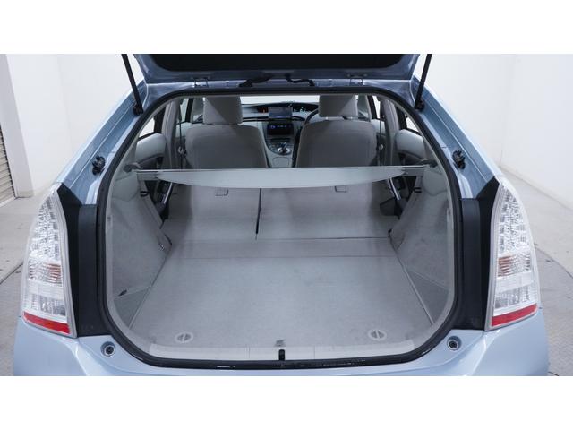 プリウス Ｓ　禁煙車　社外メモリーポータブルナビ　地デジＴＶ　ＣＤ再生　スマートキー　プッシュスタート　ＡＵＴＯエアコン　ＡＵＴＯライト　ステアリングスイッチ　電動格納ドアミラーウィンカー　ビルトインＥＴＣ（68枚目）
