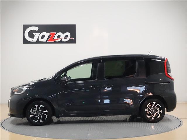 シエンタ ハイブリッドＺ　フルセグ　メモリーナビ　ＤＶＤ再生　ミュージックプレイヤー接続可　バックカメラ　衝突被害軽減システム　ＥＴＣ　ドラレコ　両側電動スライド　ＬＥＤヘッドランプ　ウオークスルー　乗車定員７人　３列シート（3枚目）