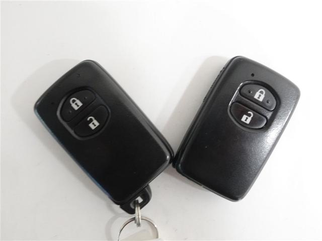 プリウス S ワンセグ メモリーナビ ミュージックプレイヤー接続可 バックカメラ ETC HIDヘッドライト ワンオーナー 記録簿(18枚目)