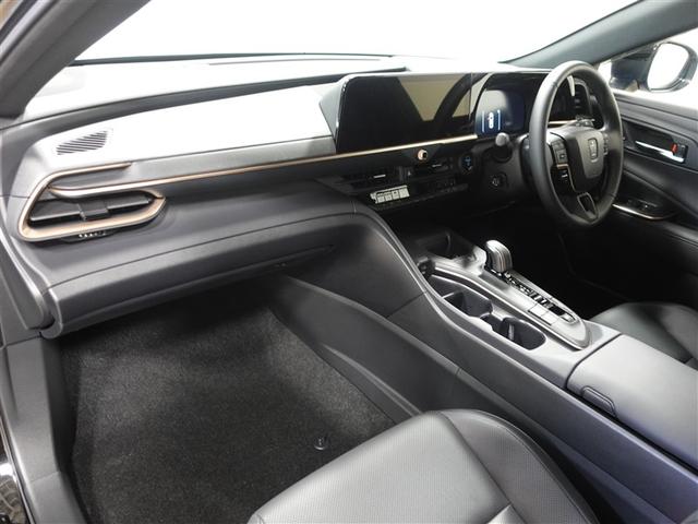 クラウンクロスオーバー Gアドバンスド・レザーパッケージ 革シート 4WD フルセグ ミュージックプレイヤー接続可 バックカメラ 衝突被害軽減システム ETC ドラレコ LEDヘッドランプ ワンオーナー 記録簿(9枚目)