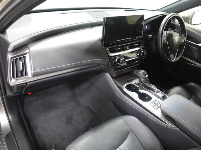 クラウンハイブリッド ＲＳ　リミテッドＩＩ　革シート　フルセグ　メモリーナビ　ＤＶＤ再生　ミュージックプレイヤー接続可　バックカメラ　衝突被害軽減システム　ＥＴＣ　ＬＥＤヘッドランプ　ワンオーナー　記録簿（9枚目）