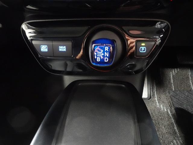 プリウス Ｓツーリングセレクション　ミュージックプレイヤー接続可　バックカメラ　衝突被害軽減システム　ＥＴＣ　ＬＥＤヘッドランプ　ワンオーナー　フルエアロ　記録簿（28枚目）