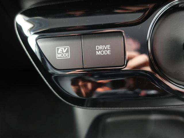 プリウス Ｓツーリングセレクション　ミュージックプレイヤー接続可　バックカメラ　衝突被害軽減システム　ＥＴＣ　ＬＥＤヘッドランプ　ワンオーナー　フルエアロ　記録簿（29枚目）