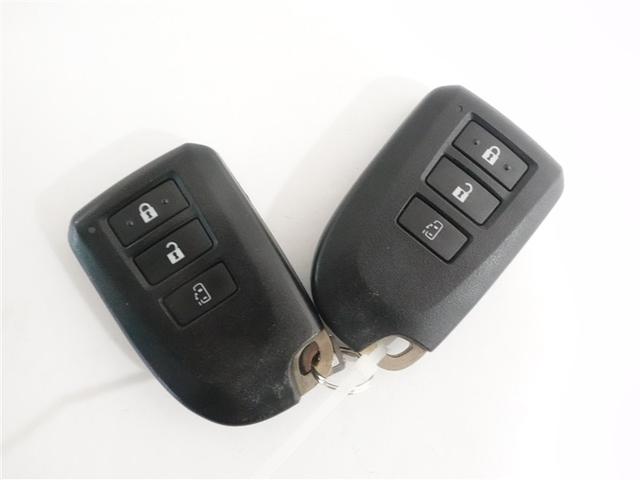 ハイエースワゴン ＧＬ　フルセグ　メモリーナビ　ＤＶＤ再生　ミュージックプレイヤー接続可　後席モニター　バックカメラ　衝突被害軽減システム　ＥＴＣ　ドラレコ　電動スライドドア　ＬＥＤヘッドランプ　乗車定員１０人　３列シート（18枚目）