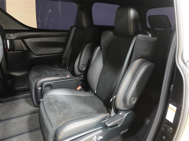 アルファードハイブリッド Ｓ　タイプゴールド　４ＷＤ　フルセグ　メモリーナビ　ミュージックプレイヤー接続可　バックカメラ　衝突被害軽減システム　ＥＴＣ　両側電動スライド　ＬＥＤヘッドランプ　乗車定員７人　３列シート　ワンオーナー　記録簿（7枚目）