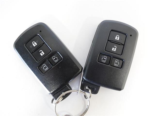 ノア Ｓｉ　ダブルバイビーＩＩ　フルセグ　メモリーナビ　ＤＶＤ再生　ミュージックプレイヤー接続可　後席モニター　バックカメラ　衝突被害軽減システム　ＥＴＣ　ドラレコ　両側電動スライド　ＬＥＤヘッドランプ　ウオークスルー　乗車定員７人（18枚目）