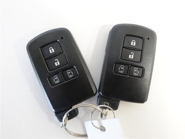 ノア ハイブリッドＳｉ　ダブルバイビーＩＩＩ　フルセグ　メモリーナビ　ＤＶＤ再生　ミュージックプレイヤー接続可　後席モニター　バックカメラ　衝突被害軽減システム　ＥＴＣ　ドラレコ　両側電動スライド　ＬＥＤヘッドランプ　乗車定員７人　３列シート（18枚目）