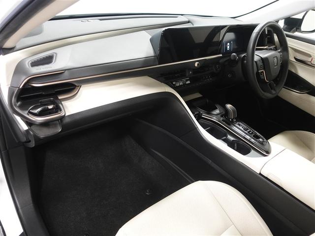 クラウンクロスオーバー Ｇアドバンスド・レザーパッケージ　革シート　４ＷＤ　フルセグ　メモリーナビ　ミュージックプレイヤー接続可　バックカメラ　衝突被害軽減システム　ＥＴＣ　ドラレコ　ＬＥＤヘッドランプ　ワンオーナー　フルエアロ　記録簿（9枚目）