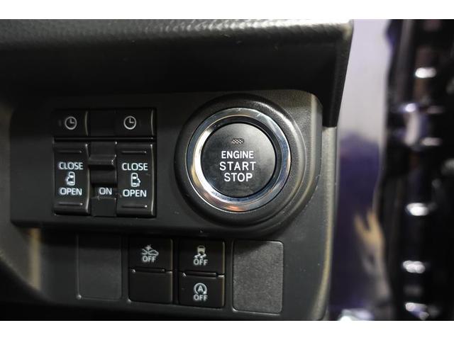 プッシュスタートシステムです。キーをバッグやポケットに入れたままでブレーキを踏んでボタンを押すだけでエンジン始動出来ますよ♪ 17