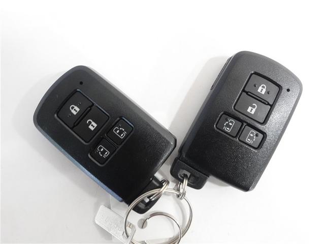 ノア Ｓｉ　ダブルバイビーＩＩＩ　フルセグ　メモリーナビ　ＤＶＤ再生　ミュージックプレイヤー接続可　バックカメラ　衝突被害軽減システム　ＥＴＣ　ドラレコ　両側電動スライド　ＬＥＤヘッドランプ　ウオークスルー　乗車定員７人　３列シート（18枚目）