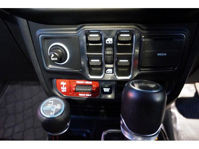 ジープ・ラングラーアンリミテッド ルビコン　スティングレー　純正ナビ＆フルセグＴＶ　バックカメラ　黒本革シート　ＬＥＤヘッドライト　アルパインスピーカー　純正アルミ＆ＢＦグッドリッチタイヤ　ＥＴＣ（32枚目）