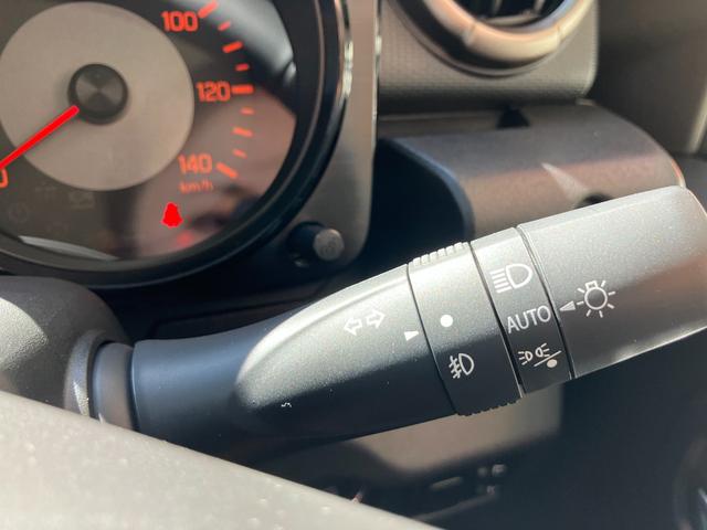 ジムニー XC 届出済み未使用車 純正8インチナビ16インチアルミホイール Bluetooth 横滑り防止装置 アイドリングストップ レーンキープアシスト シートヒーター ヒルディセントコントロール  LEDライト(18枚目)