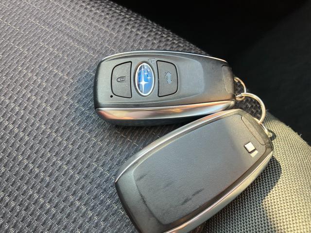 荷物を持っててポケットの中のキーが取りにくい！って思った事はないですか？このスマートキー機能で問題解決！キーを挿さずにスイッチ一つでロック解除＆キーロック！勿論、エンジンもキーを差し込まなくてＯＫ！！