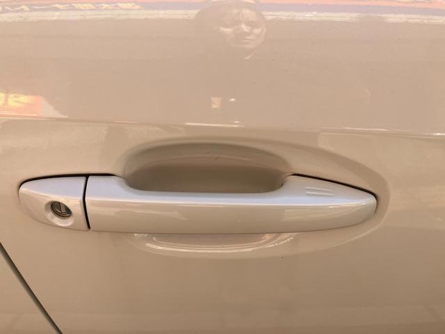 ドアについているボタンでドアロック＆解除できます！！