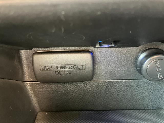 ＵＳＢソケット付き！スマートフォンや携帯電話、加湿器など様々なアイテムの電源として利用できる便利な装備です！