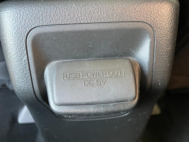 ＵＳＢソケット付き！スマートフォンや携帯電話、加湿器など様々なアイテムの電源として利用できる便利な装備です！