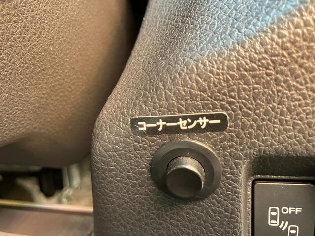 音で障害物との距離を知らせるソナーセンサー機能です！特に後方の確認・コーナーの距離感をしっかり教えてくれます！あると非常に便利な機能です！角を「ガリッ」と行った事がある方・・・この装備で問題解決！