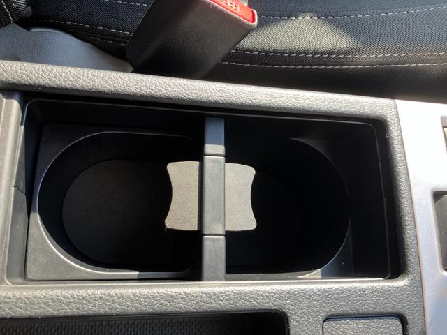 ドリンクホルダー　あればとっても便利な装備、ドリンクホルダー！標準装備ですので収納もバッチリ！
