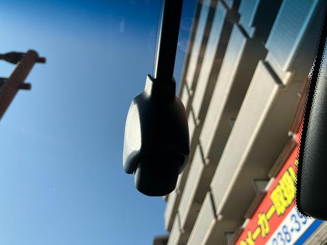 フィット e:HEVホーム 20周年特別仕様車 カーサ 純正9インチナビ 360度カメラ ETC 前後ドライブレコーダー Bluetooth接続 フルセグTV コーナーセンサー シートヒーター アダクティブクルーズコントロール 16インチアルミホイール(13枚目)