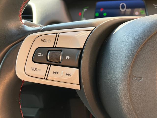 フィット e:HEVホーム 20周年特別仕様車 カーサ 純正9インチナビ 360度カメラ ETC 前後ドライブレコーダー Bluetooth接続 フルセグTV コーナーセンサー シートヒーター アダクティブクルーズコントロール 16インチアルミホイール(16枚目)