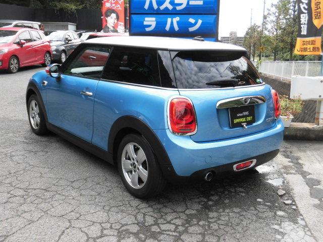 MINI クーパー ペッパーパッケージ F56モデル 第3世代 ターボ 純正ナビ Bluetooth バックカメラ コーナーセンサー 横滑り防止装置 MTモード ETC 15インチアルミホイール キーレス 禁煙車(3枚目)