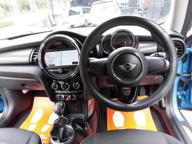 MINI クーパー ペッパーパッケージ F56モデル 第3世代 ターボ 純正ナビ Bluetooth バックカメラ コーナーセンサー 横滑り防止装置 MTモード ETC 15インチアルミホイール キーレス 禁煙車(8枚目)