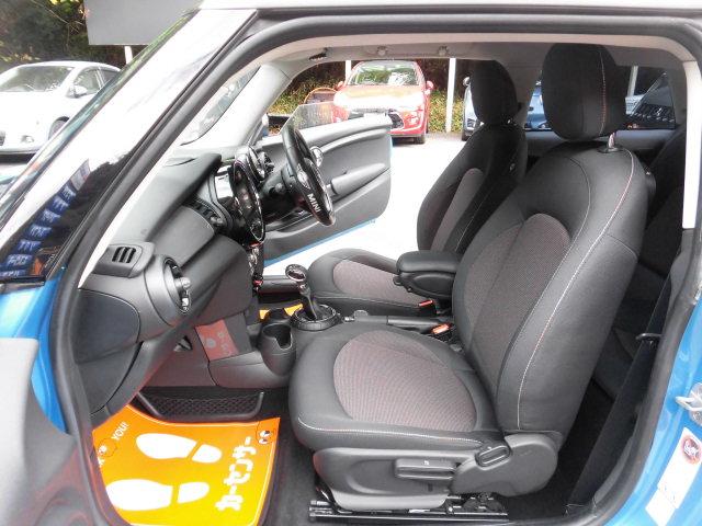 MINI クーパー ペッパーパッケージ F56モデル 第3世代 ターボ 純正ナビ Bluetooth バックカメラ コーナーセンサー 横滑り防止装置 MTモード ETC 15インチアルミホイール キーレス 禁煙車(9枚目)