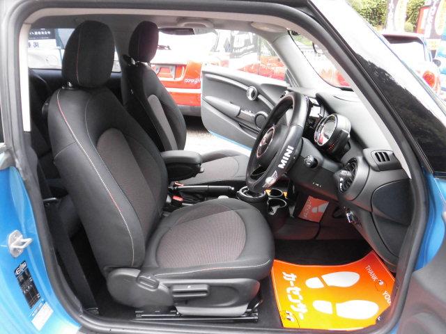 MINI クーパー ペッパーパッケージ F56モデル 第3世代 ターボ 純正ナビ Bluetooth バックカメラ コーナーセンサー 横滑り防止装置 MTモード ETC 15インチアルミホイール キーレス 禁煙車(10枚目)