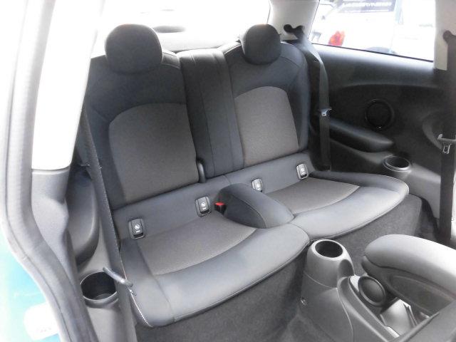 MINI クーパー ペッパーパッケージ F56モデル 第3世代 ターボ 純正ナビ Bluetooth バックカメラ コーナーセンサー 横滑り防止装置 MTモード ETC 15インチアルミホイール キーレス 禁煙車(12枚目)