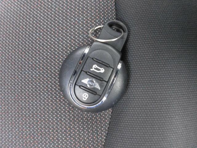 MINI クーパー ペッパーパッケージ F56モデル 第3世代 ターボ 純正ナビ Bluetooth バックカメラ コーナーセンサー 横滑り防止装置 MTモード ETC 15インチアルミホイール キーレス 禁煙車(26枚目)