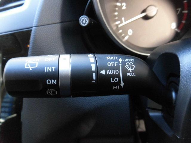 プレマシー ２０Ｓ　プレステージスタイルＩＩ　両側電動スライドドア　ハーフレザーシート　ナビ　フルセグＴＶ　Ｂｌｕｅｔｏｏｔｈ　ＤＶＤ再生　ミュージックサーバー　フリップダウンモニター　前後ドライレコーダー　ＥＴＣ　スマートキー　禁煙車（11枚目）