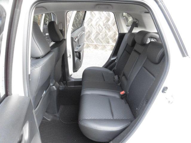 フィットハイブリッド Ｌパッケージ　ハーフレザーシート　純正ナビ　地デジＴＶ　Ｂｌｕｅｔｏｏｔｈ　ＤＶＤ再生　バックカメラ　ステアリングリモコン　クルーズコントロール　オートライト　オートエアコン　スマートキー　ＥＴＣ　禁煙車（11枚目）