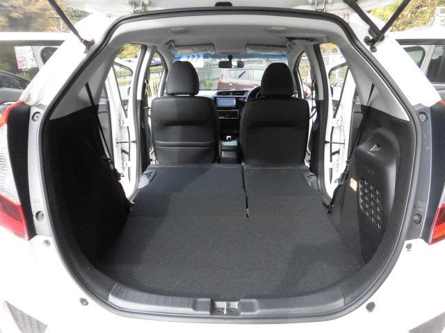 フィットハイブリッド Ｌパッケージ　ハーフレザーシート　純正ナビ　地デジＴＶ　Ｂｌｕｅｔｏｏｔｈ　ＤＶＤ再生　バックカメラ　ステアリングリモコン　クルーズコントロール　オートライト　オートエアコン　スマートキー　ＥＴＣ　禁煙車（14枚目）