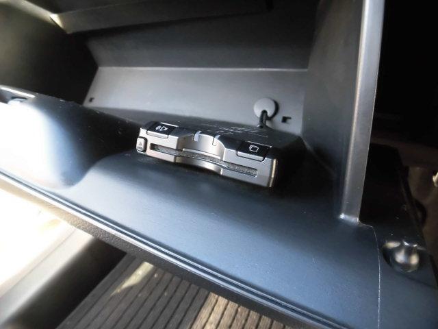 フィットハイブリッド Ｌパッケージ　ハーフレザーシート　純正ナビ　地デジＴＶ　Ｂｌｕｅｔｏｏｔｈ　ＤＶＤ再生　バックカメラ　ステアリングリモコン　クルーズコントロール　オートライト　オートエアコン　スマートキー　ＥＴＣ　禁煙車（20枚目）