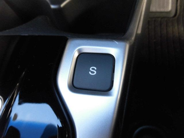 フィットハイブリッド Ｌパッケージ　ハーフレザーシート　純正ナビ　地デジＴＶ　Ｂｌｕｅｔｏｏｔｈ　ＤＶＤ再生　バックカメラ　ステアリングリモコン　クルーズコントロール　オートライト　オートエアコン　スマートキー　ＥＴＣ　禁煙車（21枚目）