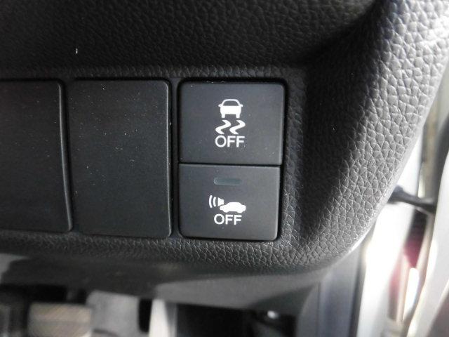 フィットハイブリッド Ｌパッケージ　ハーフレザーシート　純正ナビ　地デジＴＶ　Ｂｌｕｅｔｏｏｔｈ　ＤＶＤ再生　バックカメラ　ステアリングリモコン　クルーズコントロール　オートライト　オートエアコン　スマートキー　ＥＴＣ　禁煙車（26枚目）