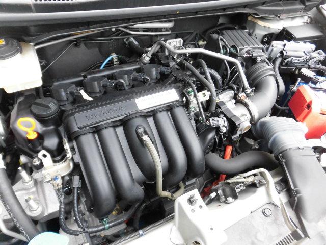 フィットハイブリッド Ｌパッケージ　ハーフレザーシート　純正ナビ　地デジＴＶ　Ｂｌｕｅｔｏｏｔｈ　ＤＶＤ再生　バックカメラ　ステアリングリモコン　クルーズコントロール　オートライト　オートエアコン　スマートキー　ＥＴＣ　禁煙車（30枚目）