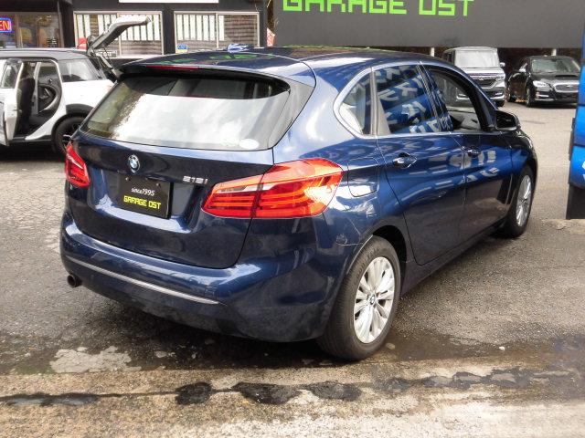 2シリーズ 218iアクティブツアラー ラグジュアリー ターボ インテリジェントセーフティー ブラックレザーシート 純正ナビ バックカメラ Bluetooth DVD再生 クリアランスソナー シートヒーター ミラー型ETC オートライト キーレス 禁煙車(4枚目)